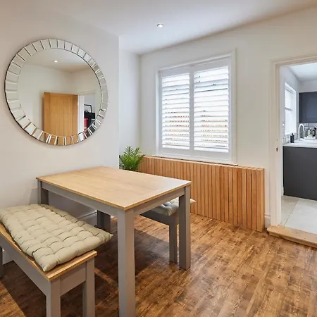 Host & - Holme Rigg *