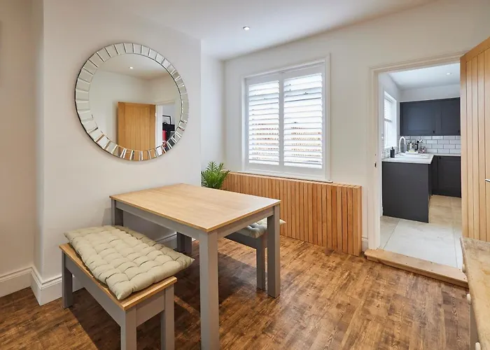 Host & - Holme Rigg *