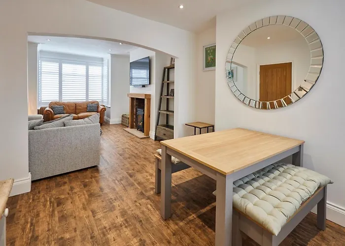 Host & - Holme Rigg *