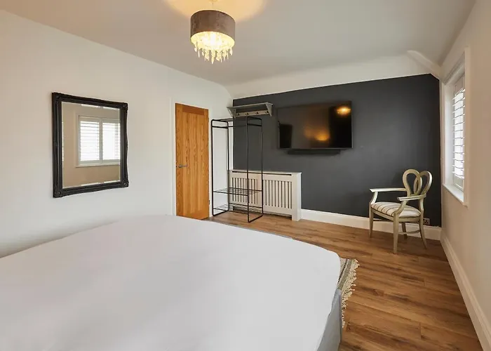 Host & - Holme Rigg * Whitby