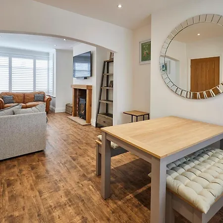 Host & - Holme Rigg *